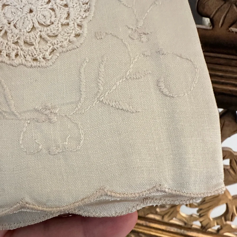 C&F Enterprises Set of 4 100% Cotton Cream Embroidered Crocheted Guest Towels.
